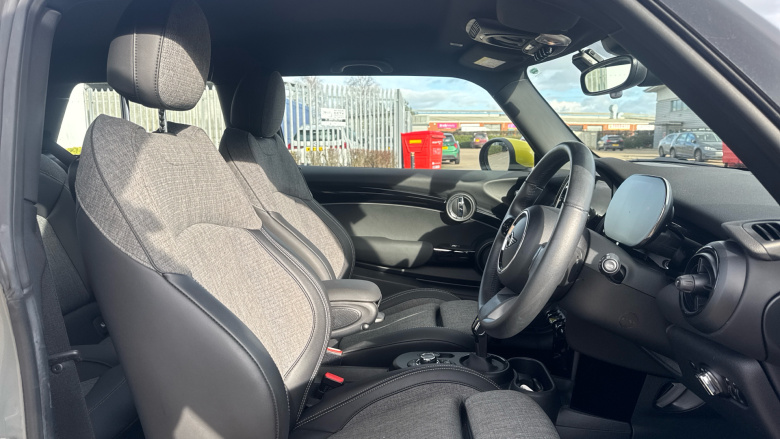 MINI Hatchback 135kW Cooper S Level 2 33kWh 3dr Auto Electric Hatchback